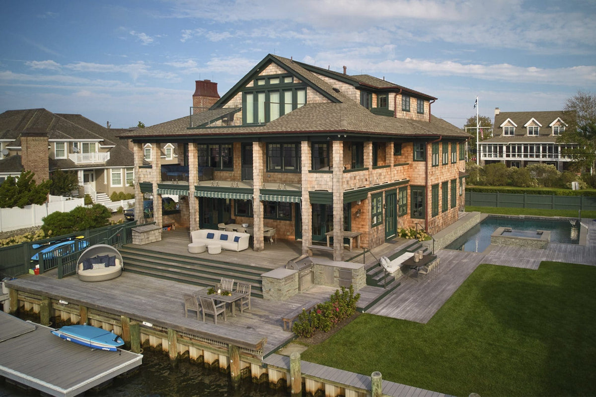 Terrasse de la Casa Bayhead dans le New Jersey avec canapé Suave et daybed Ulm Vondom