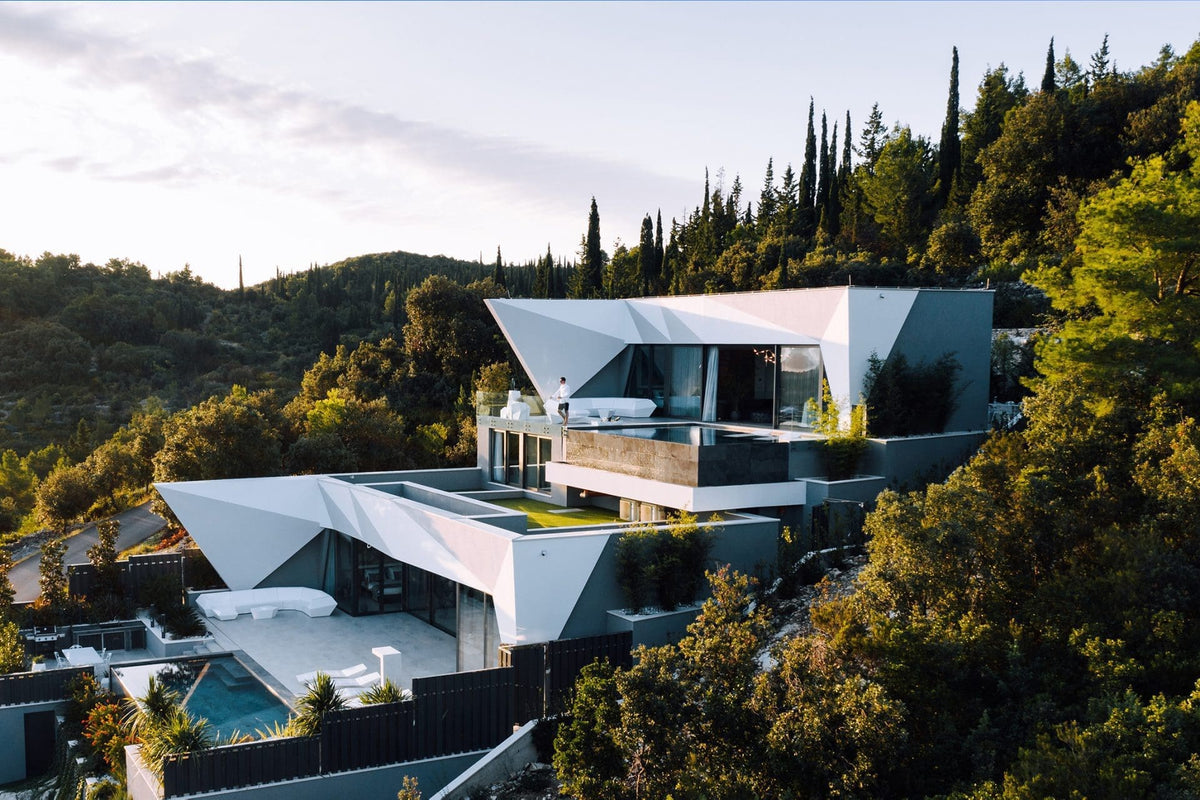 Terrasse de la Diamond Villa à Korčula avec le mobilier Faz de Vondom face à l'Adriatique