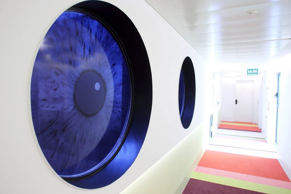 Pièces design Vondom Stones, Lava, Adan et Chemistubes au Pau Hotel de Barcelone