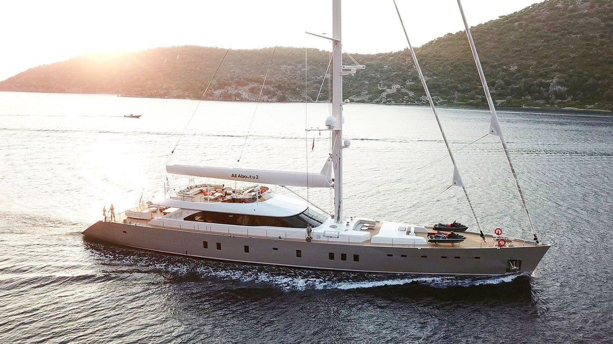 Mobilier d'extérieur Vondom sur le pont du yacht de luxe All About You U2 à Bodrum
