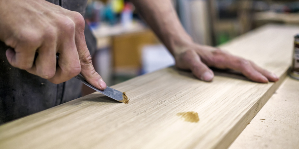 Comment Décaper une Table Vernie en Bois ?