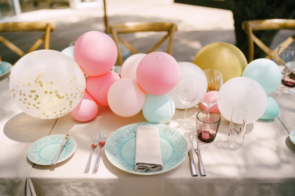 comment faire tenir des ballons sur une table ?