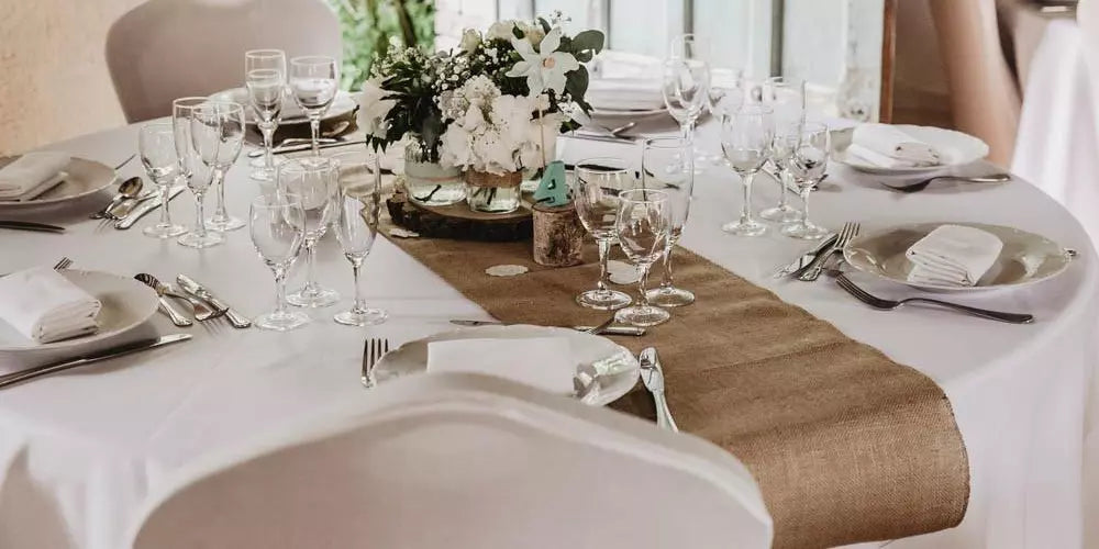 Quel Chemin de Table sur une Nappe Blanche ?