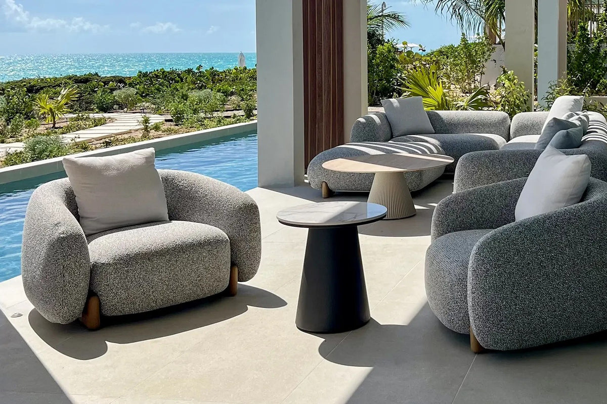 Fauteuil de Jardin Vondom | Fauteuils Milos au bord d'une piscine