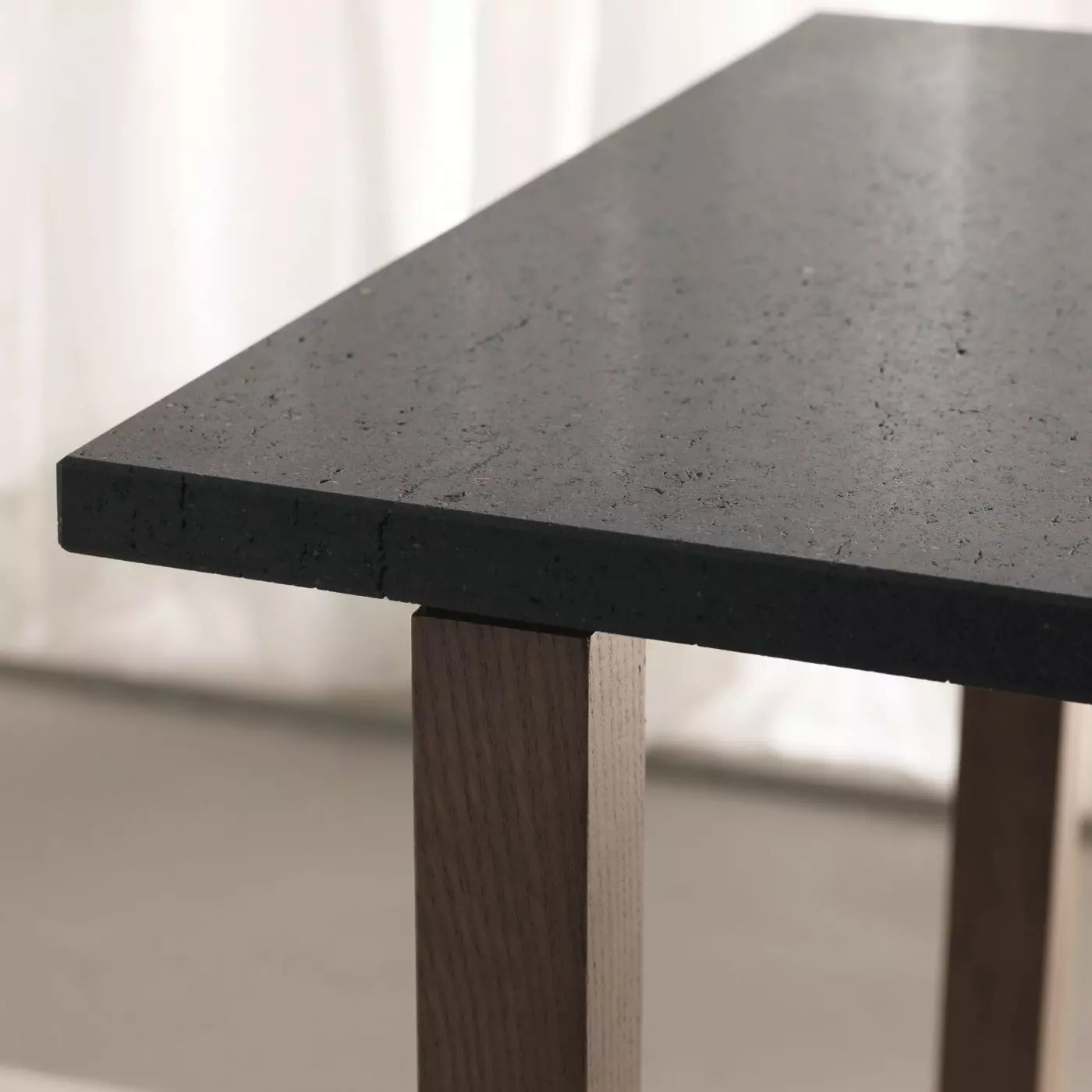 Bout-Canape-Rond-Laque-salon