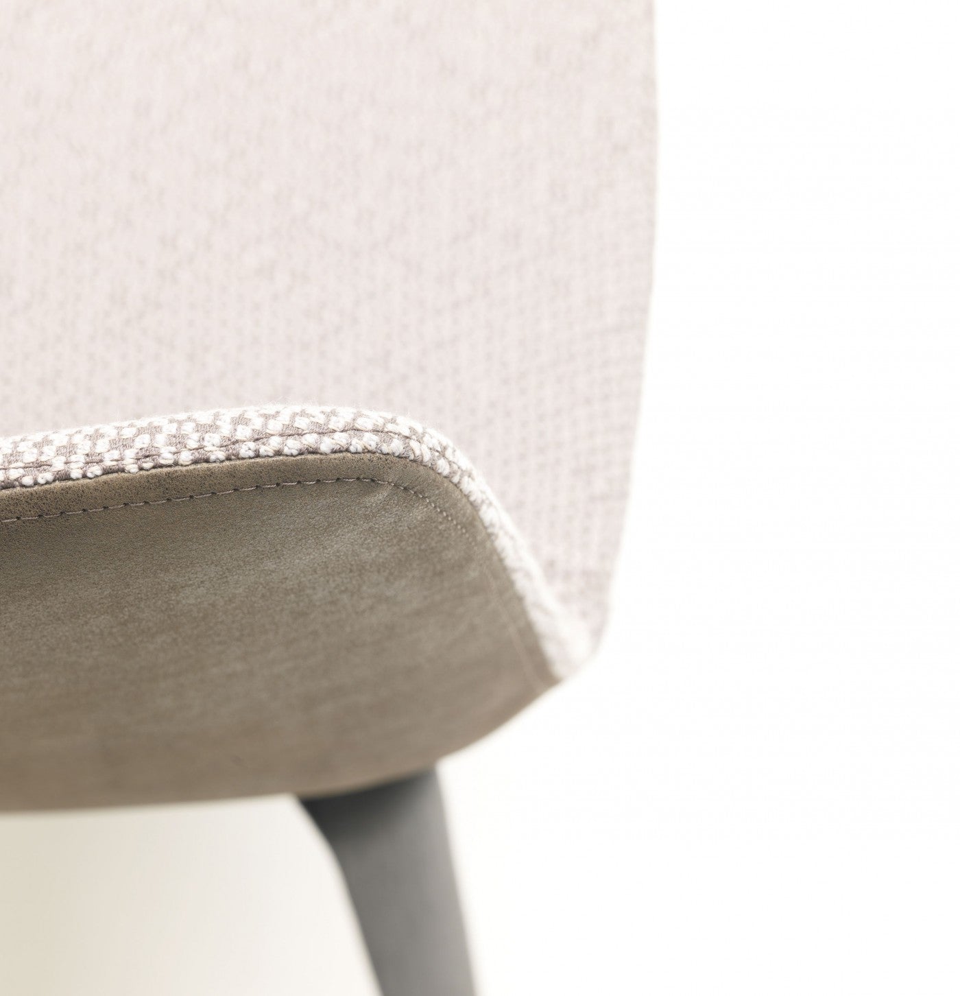 Chaise-Cuir-Bois-Vintage-salle-a-manger