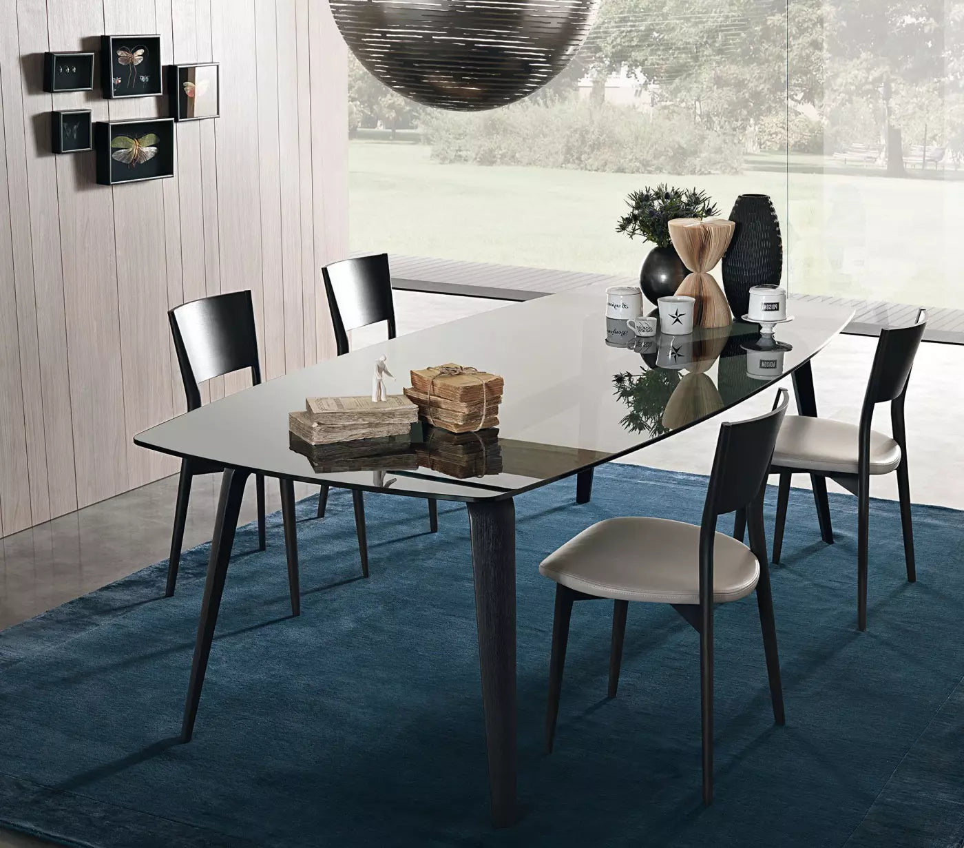 Table-Repas-Verre-Fume-Noir-Design-interieur-italien