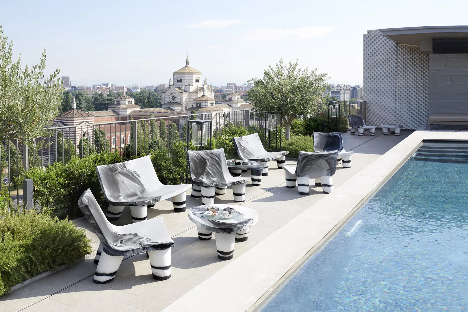 Table_Basse_Ronde_Faux_Marbre_jardin