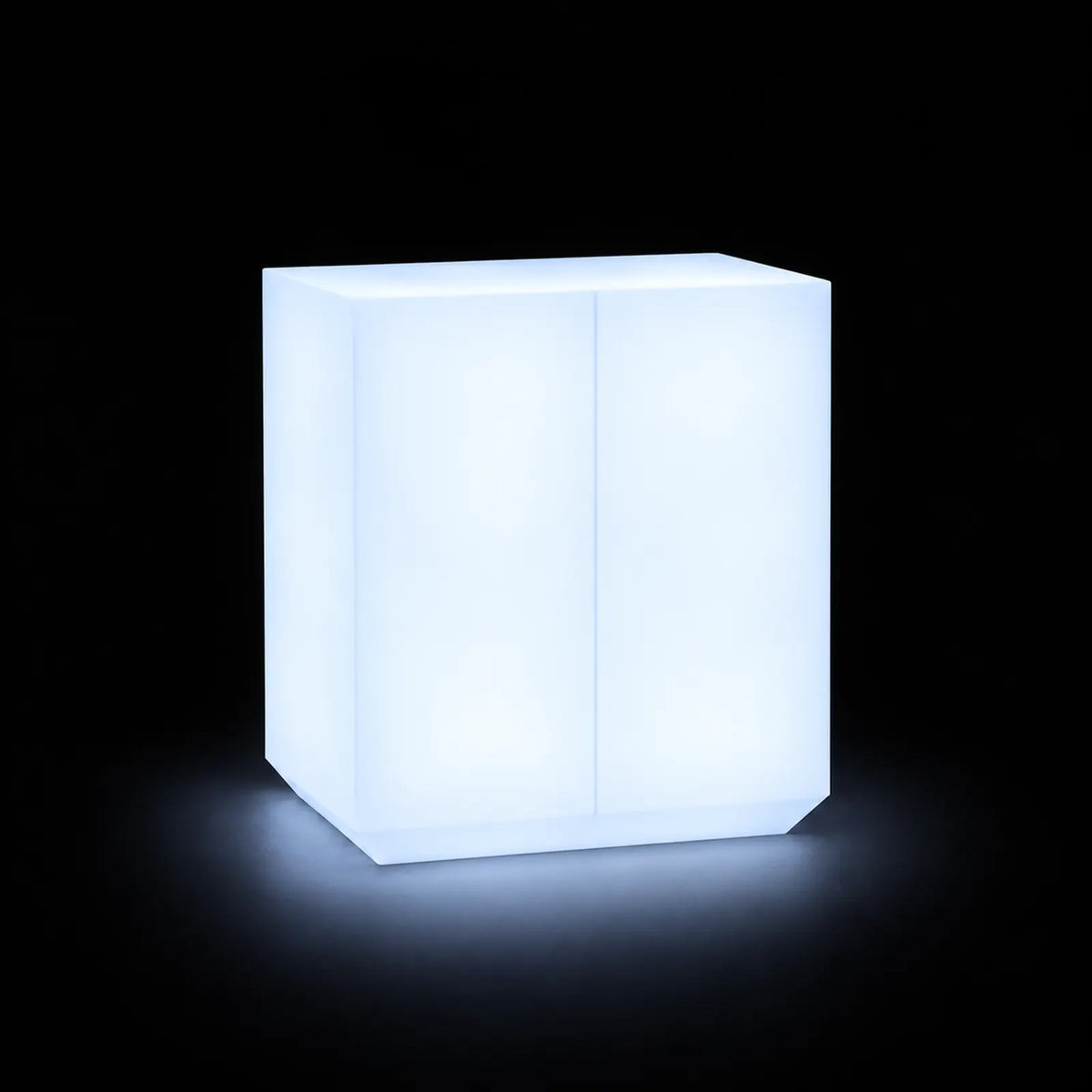 Bar Vela Module Simple LED Vondom, éclairé de l'intérieur sur fond noir