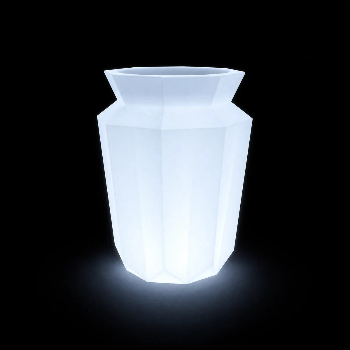 Pot - Hasu LED Vondom, éclairé de l'intérieur sur fond noir
