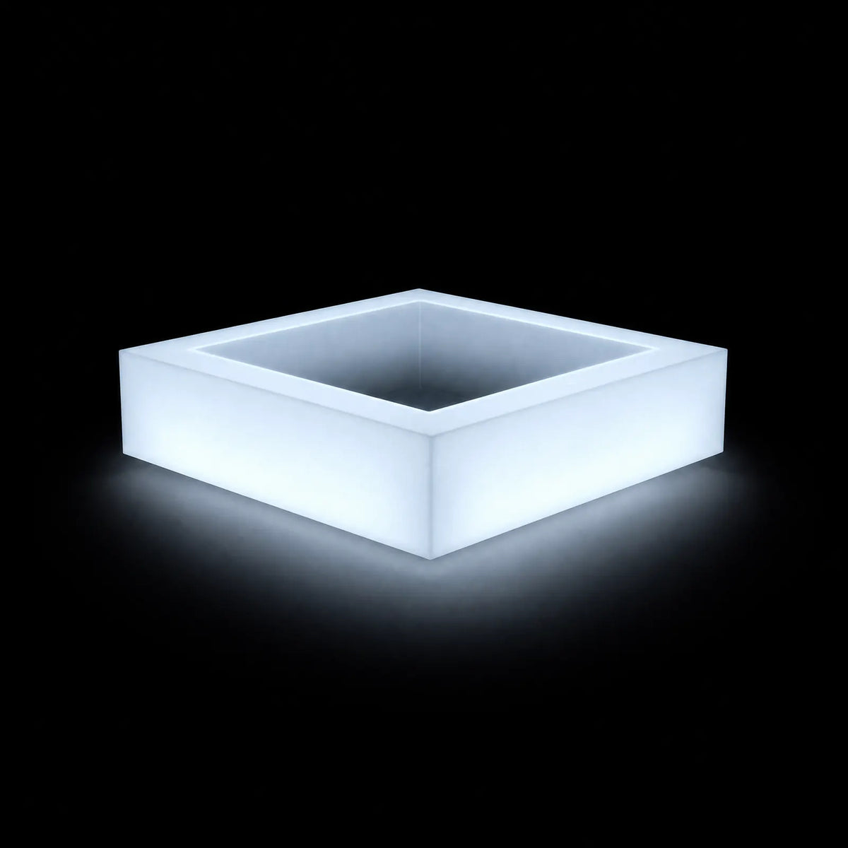 Pot - Land LED Vondom, éclairé de l'intérieur sur fond noir, taille 120x120x30 cm