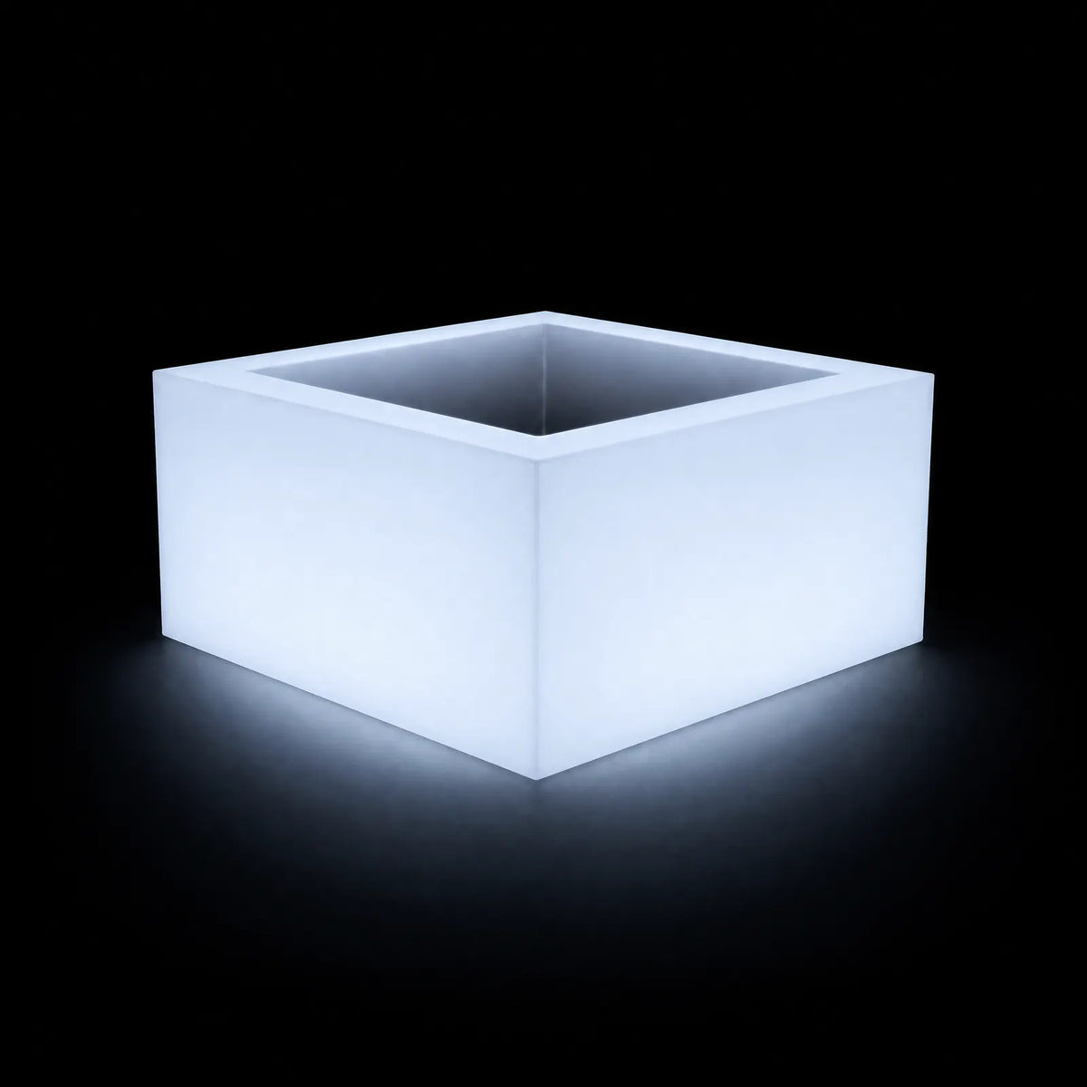 Pot - Land LED Vondom, éclairé de l'intérieur sur fond noir, taille 60x60x30 cm