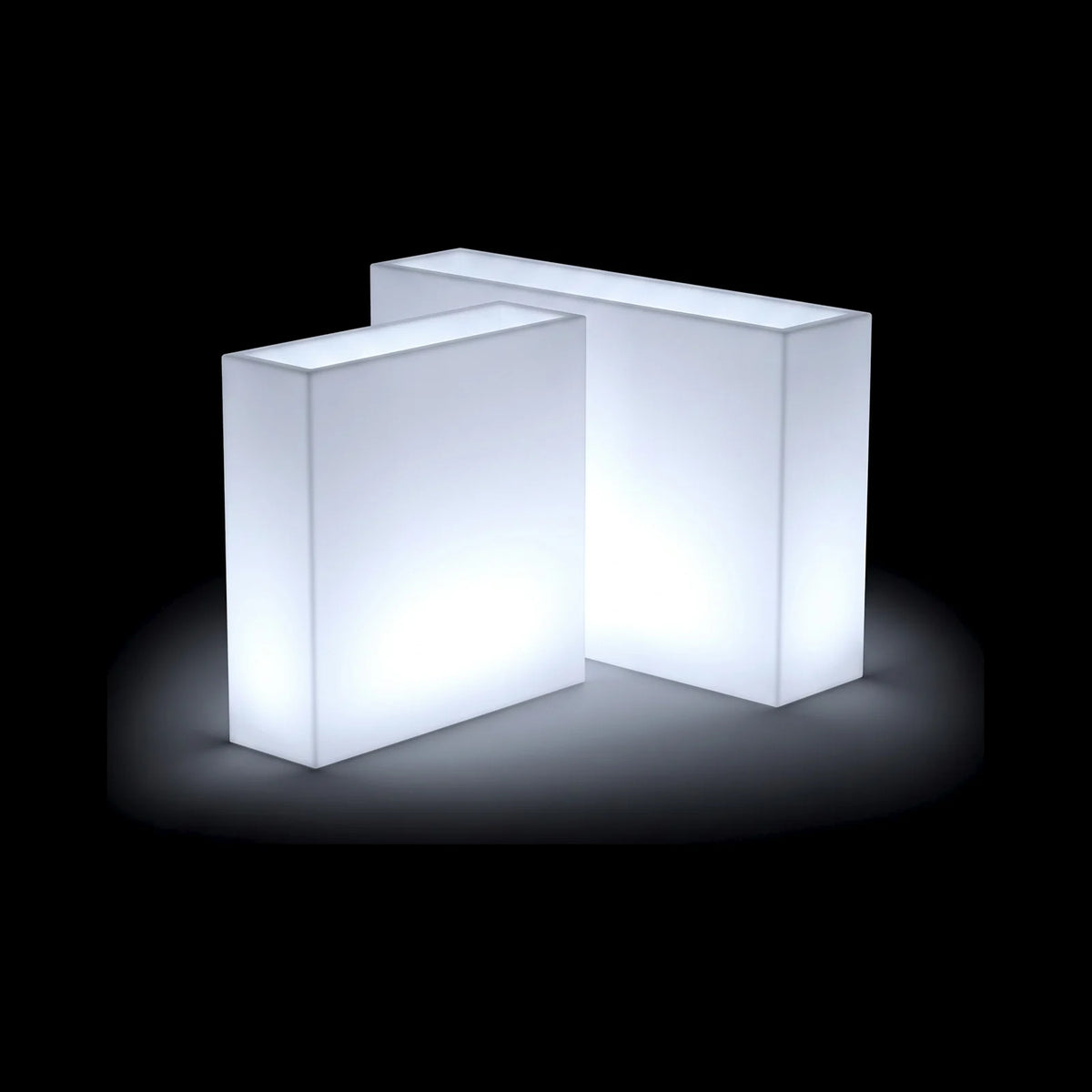 Pots Wall LED Vondom en plusieurs tailles, allumés de l'intérieur sur fond noir