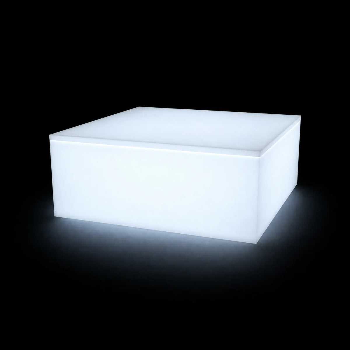 Table basse - Jut Chill LED Vondom, éclairé de l'intérieur sur fond noir, taille 120x120x32 cm