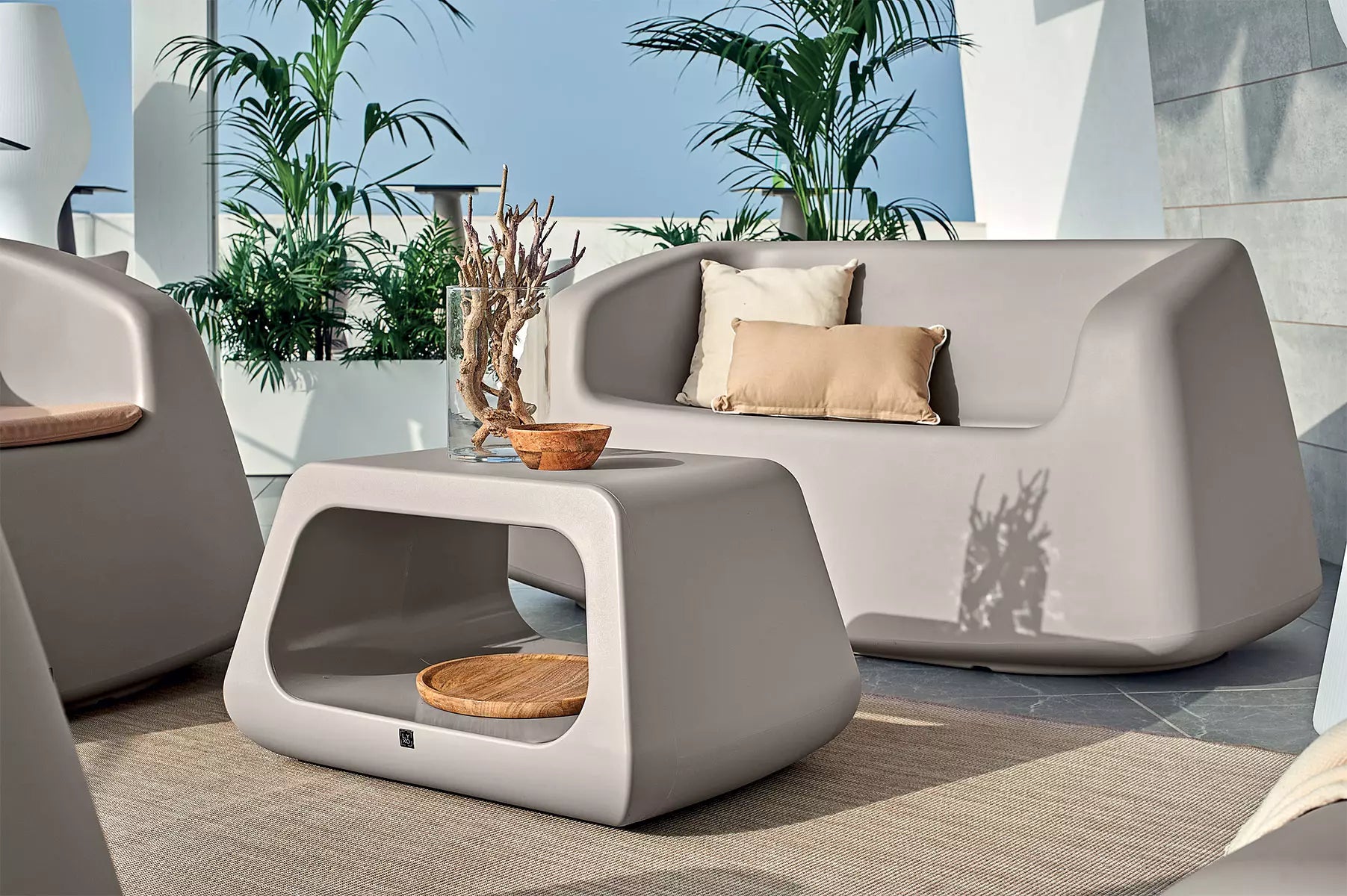 table-bassse-exterieur-plastique