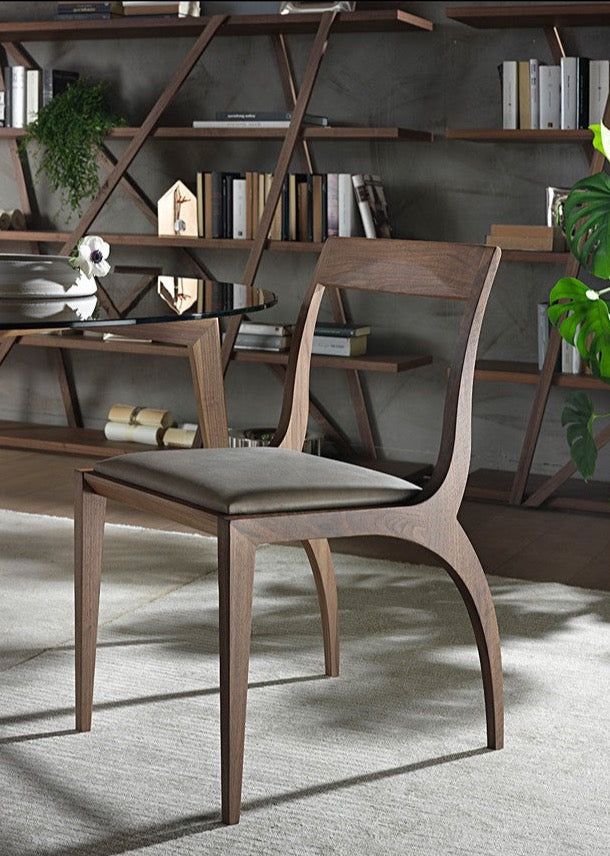 chaise_interieur_bois_courbe