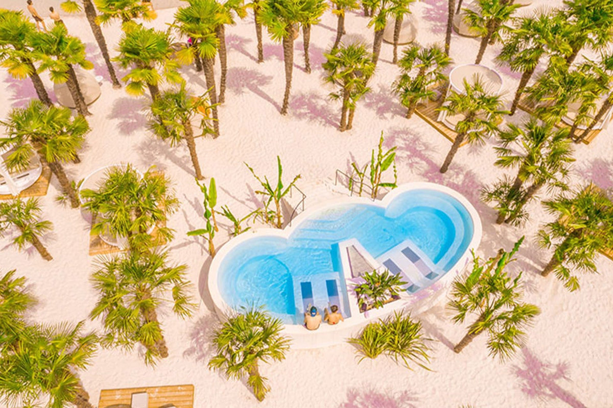 Mobilier d'extérieur exclusif Vondom au parc aquatique Cavour près de Vérone