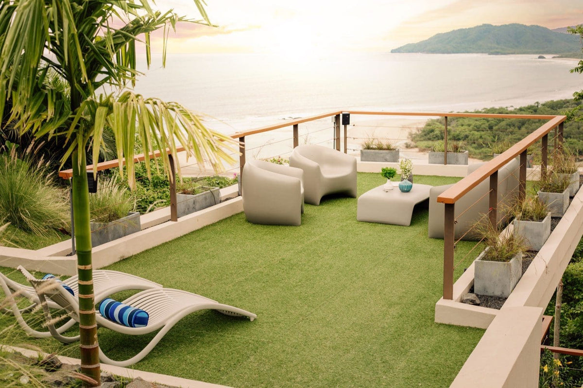 Salon extérieur Blow et bains de soleil Ibiza à la résidence Ferrigno au Costa Rica