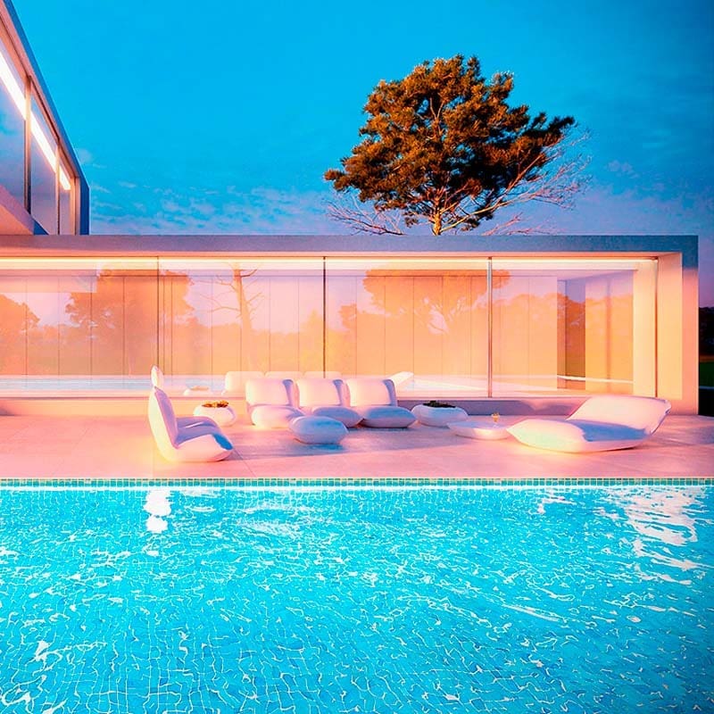 Terrasse de la House of Sand à Valence avec le mobilier Pillow de Vondom face à la mer