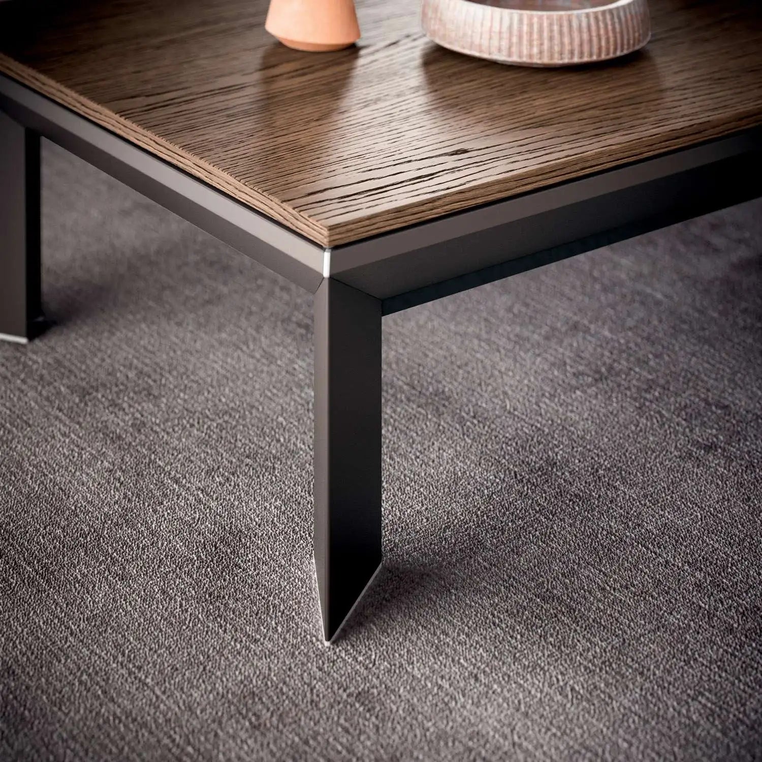 table basse modulable avec espace de rangement et plateaux relevables 