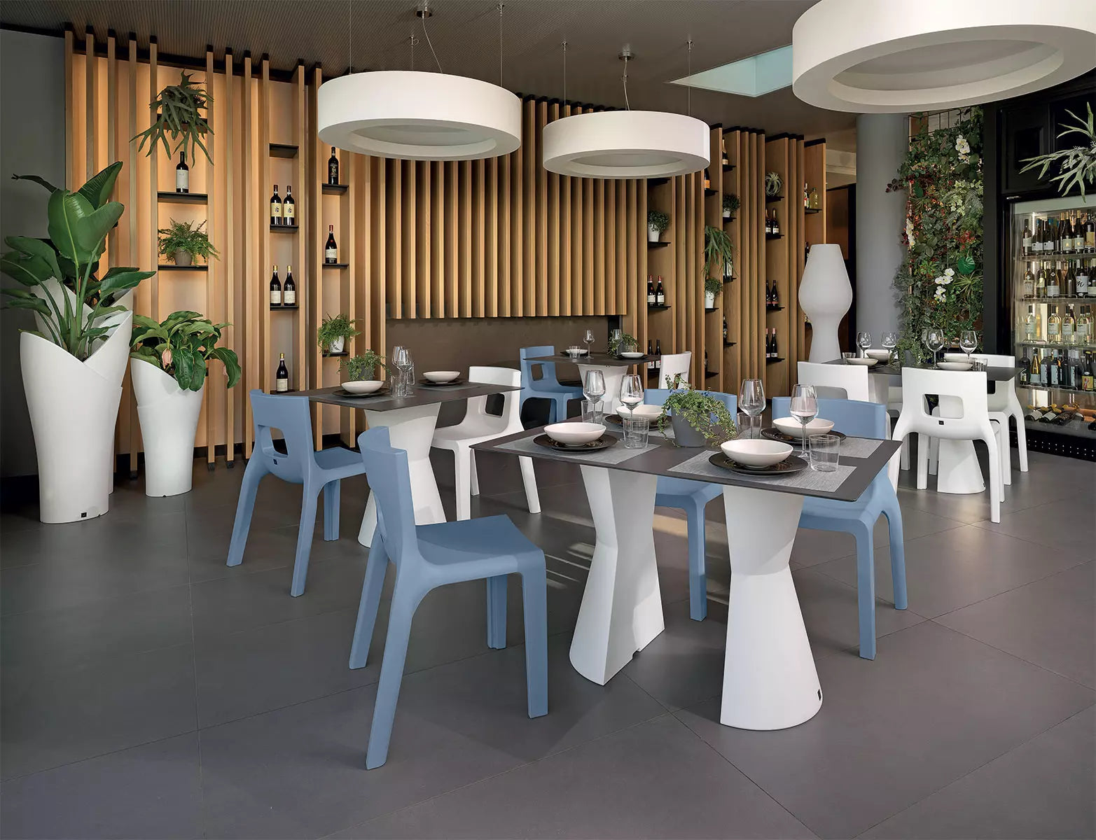 Table-Chaise-Plastique-salonebp