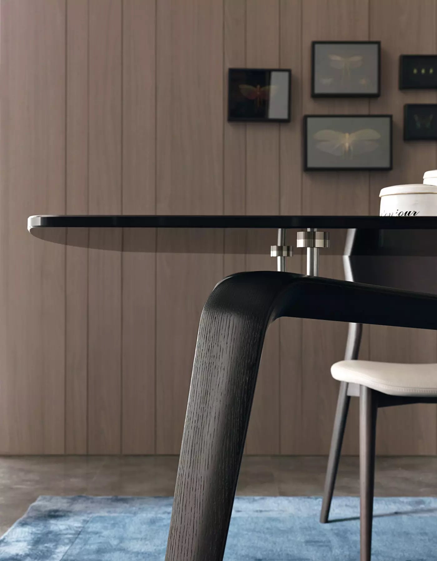 Table-Repas-Verre-Fume-Noir-Design-interieur-original