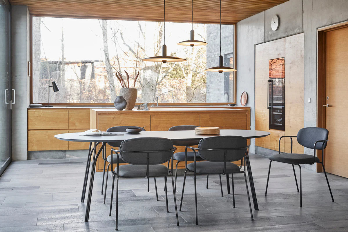 Table-Scandinave-Ovale-interieur