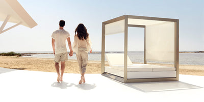 Pergola Vela carrée avec stores latéraux, en situation