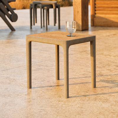 Table basse Africa Vondom 39 cm sans étagère, plateau en teck, verre posé dessus