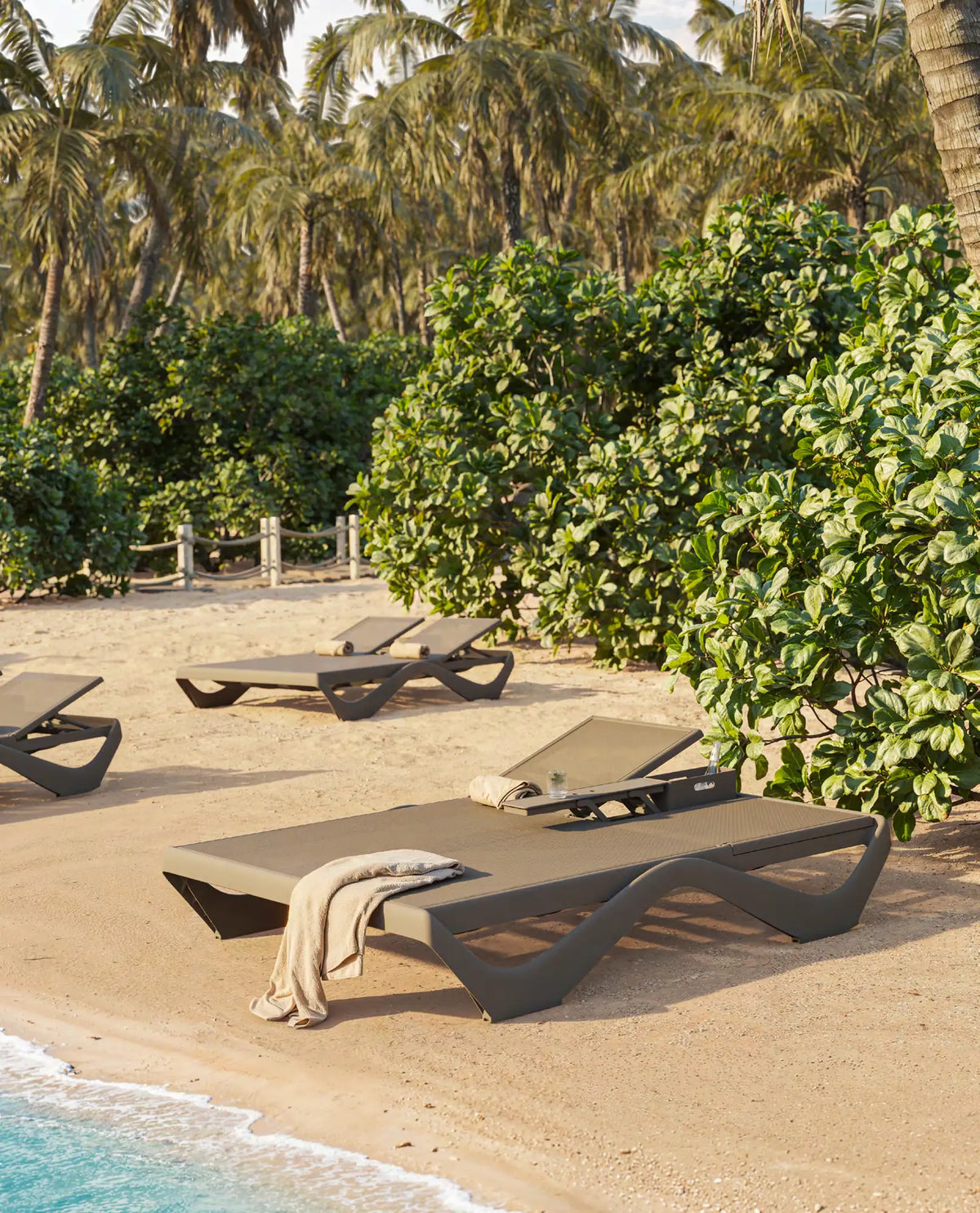 Bain de soleil double Love Vondom, design Eugeni Quitllet