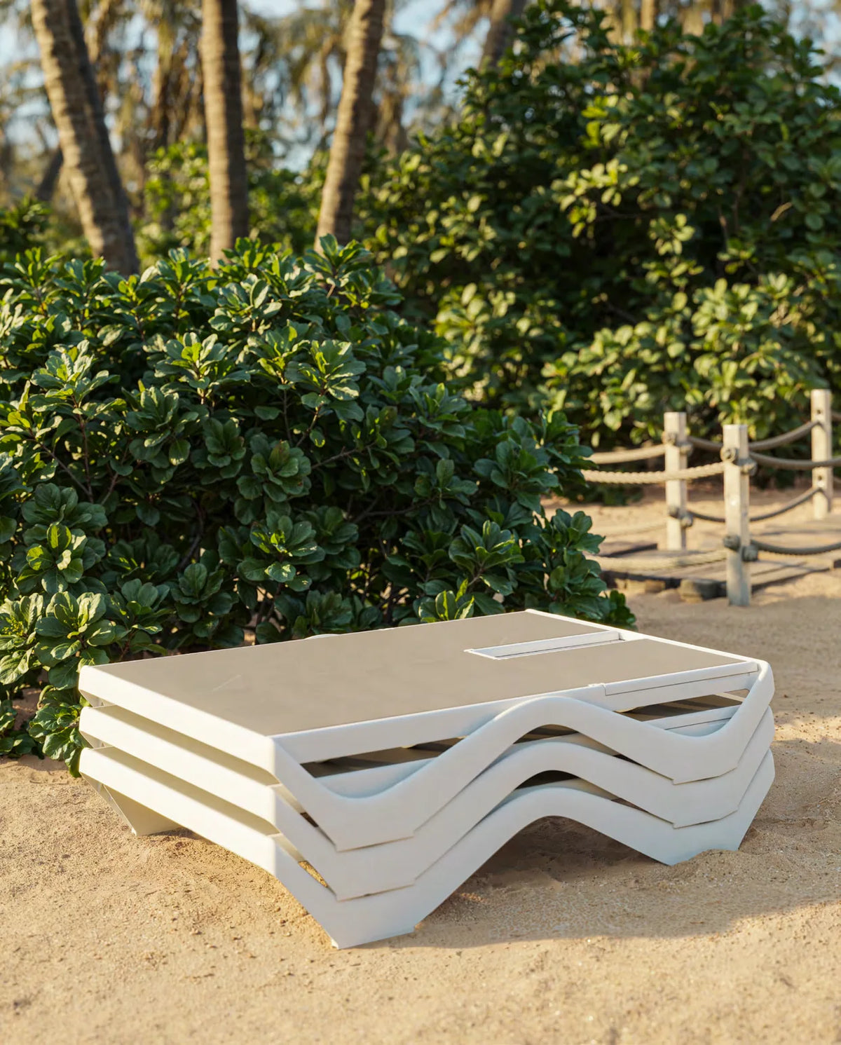 Bain de soleil double Love Vondom, design Eugeni Quitllet