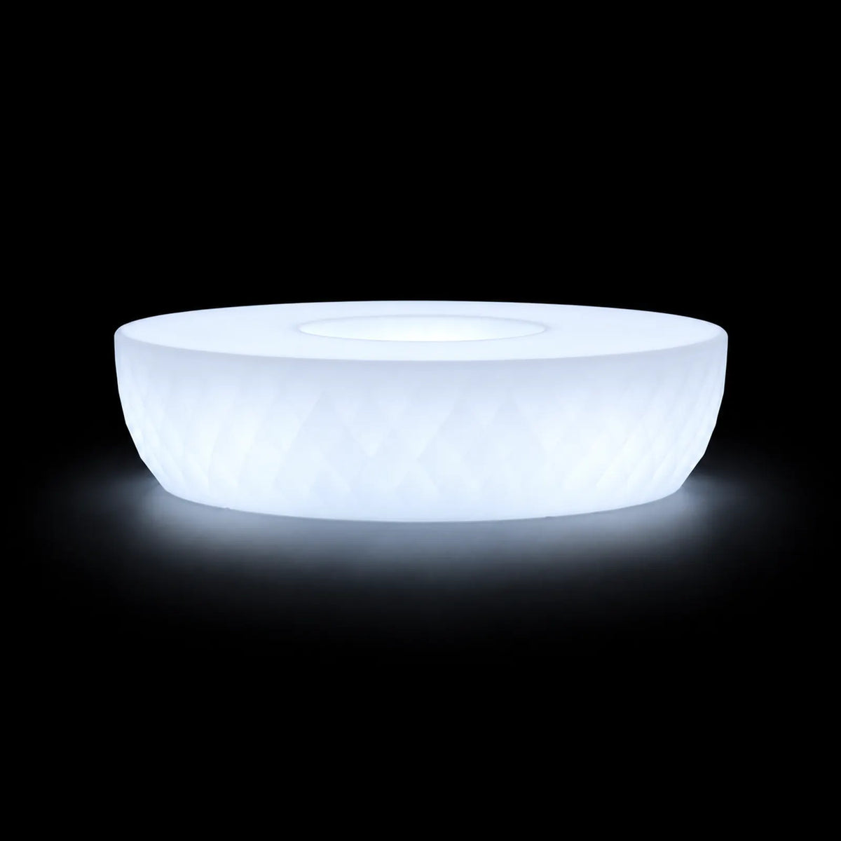 Banc Vases LED Vondom, éclairé de l'intérieur sur fond noir