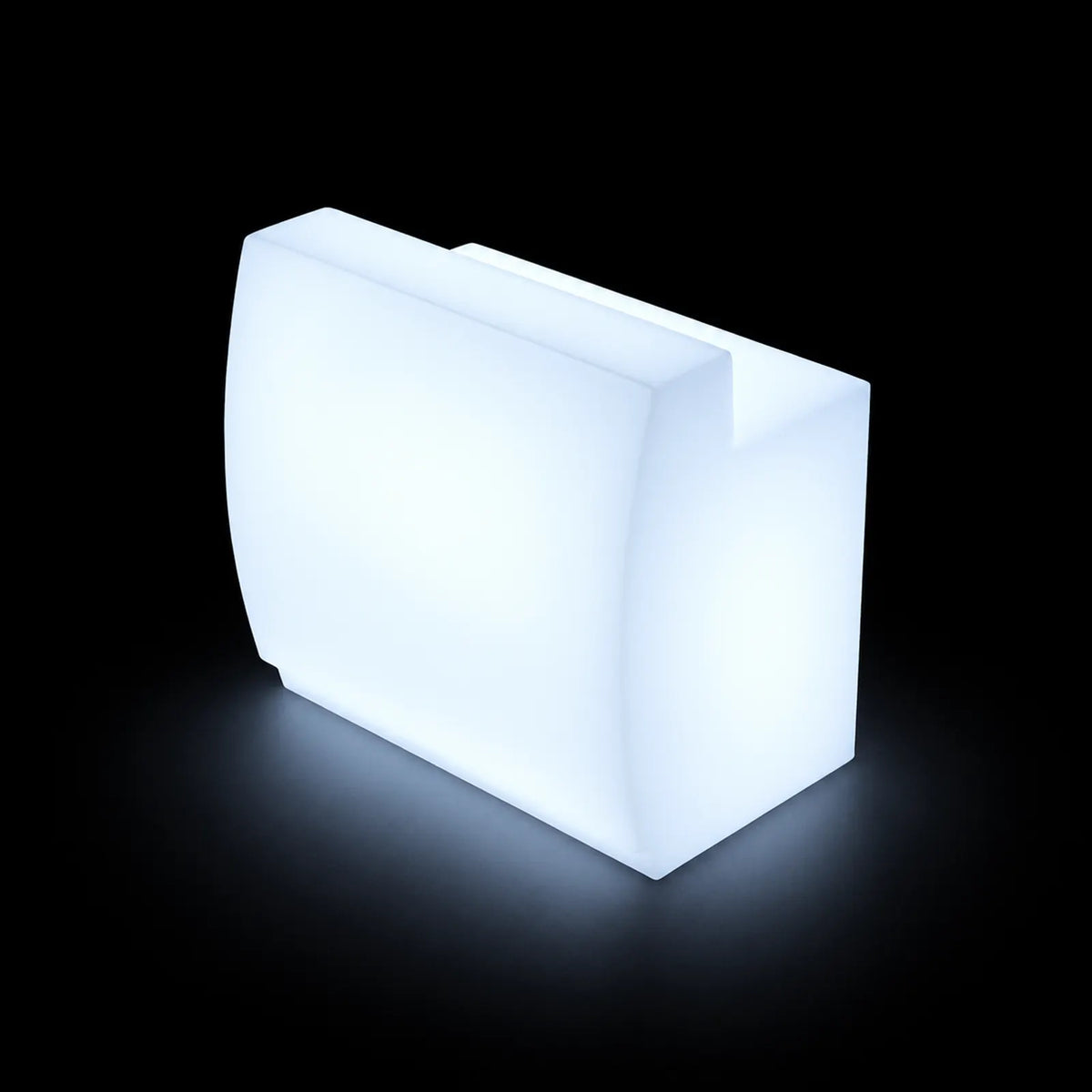 Bar Fiesta Module Central LED Vondom, éclairé de l'intérieur sur fond noir