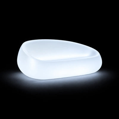 Canapé Stone LED Vondom, éclairé de l'intérieur sur fond noir
