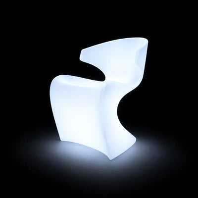 Chaise d'Extérieur Wing LED Vondom, éclairé de l'intérieur sur fond noir