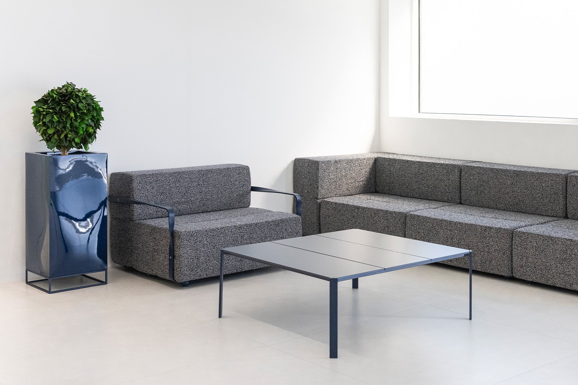 Fauteuil Bas de Jardin avec Accoudoir Très Confortable - Collection Tablet Vondom - 4