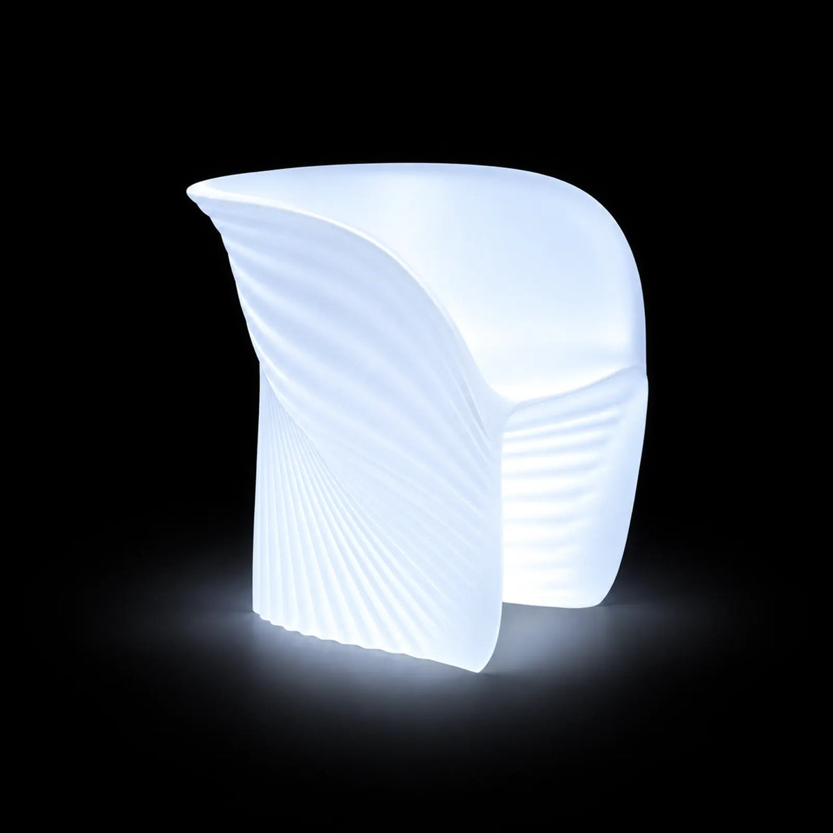 Fauteuil Biophilia LED Vondom, éclairé de l'intérieur sur fond noir