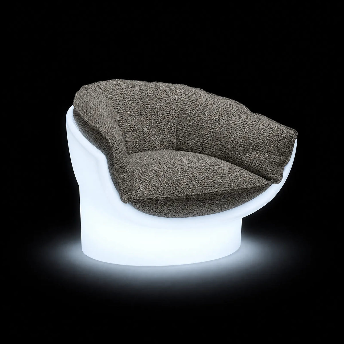 Fauteuil Luna LED Vondom, éclairé de l'intérieur sur fond noir
