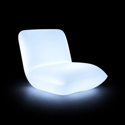 Fauteuil Pillow LED Vondom, éclairé de l'intérieur sur fond noir