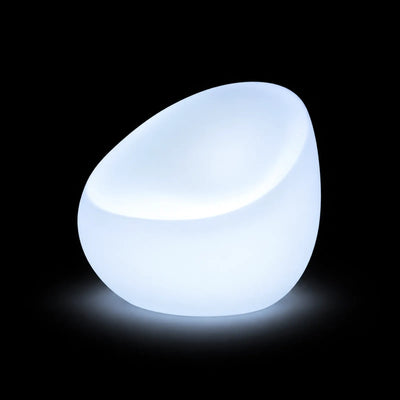 Fauteuil Stone LED Vondom, éclairé de l'intérieur sur fond noir