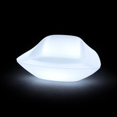 Fauteuil UFO LED Vondom, éclairé de l'intérieur sur fond noir