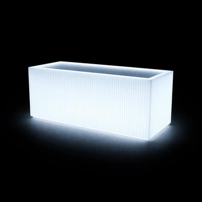 Jardinière - Gatsby basse LED Vondom, éclairé de l'intérieur sur fond noir, taille 100x40x40 cm