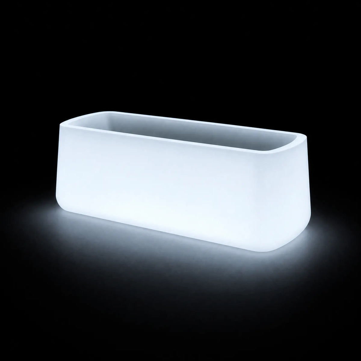 Jardinière - ULM LED Vondom, éclairé de l'intérieur sur fond noir, taille 84x34x30 cm