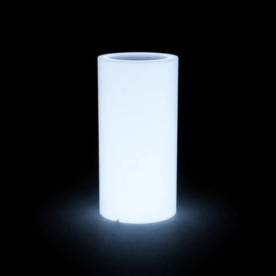 Pot - Cilindro Alto LED Vondom, éclairé de l'intérieur sur fond noir, taille 40x40x80 cm