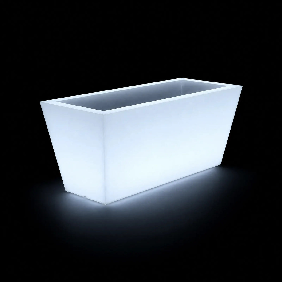 Pot - Conic LED Vondom, éclairé de l'intérieur sur fond noir, taille 120x50x50 cm