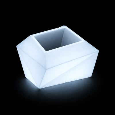 Pot - Faz LED Vondom, éclairé de l'intérieur sur fond noir, taille 59x45x42 cm