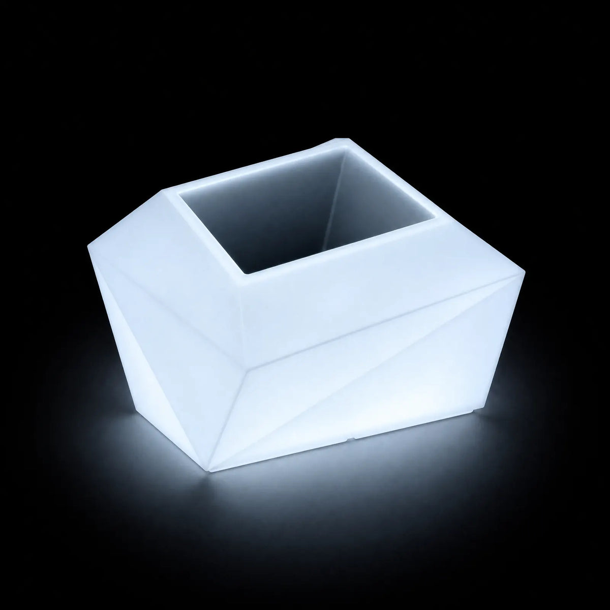 Pot - Faz LED Vondom, éclairé de l'intérieur sur fond noir, taille 63x82x60 cm