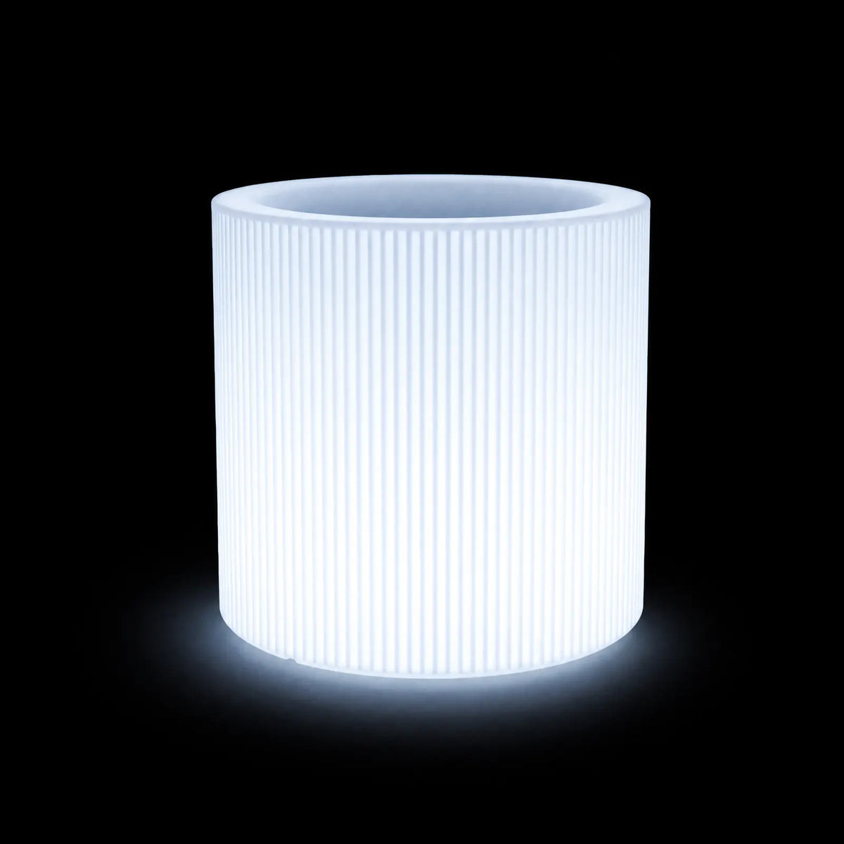 Pot - Gatsby Rond LED Vondom, éclairé de l'intérieur sur fond noir, taille 40x40 cm / 50x50 cm / 60x60 cm