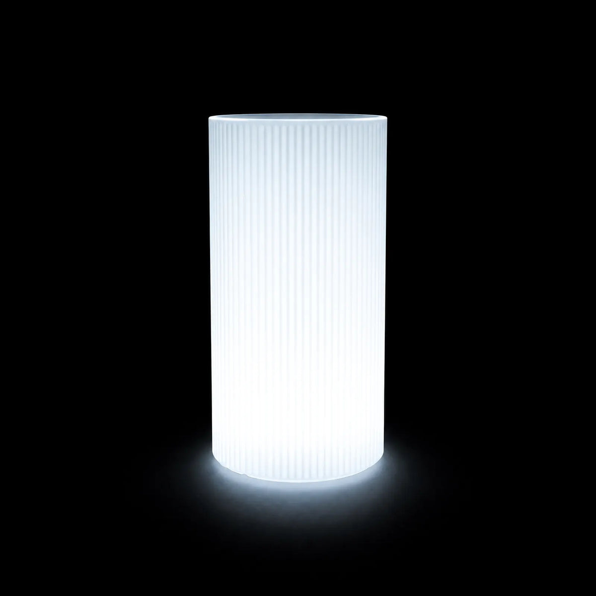 Pot - Gatsby Rond LED Vondom, éclairé de l'intérieur sur fond noir, taille 40x80 cm / 50x90 cm / 60x100 cm