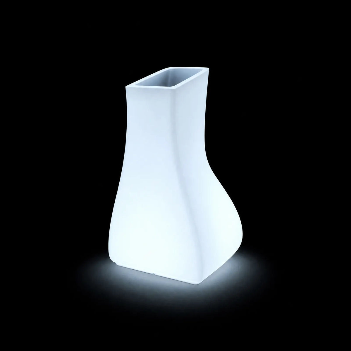 Pot - Noma Twin LED Vondom, éclairé de l'intérieur sur fond noir, taille 85x110x130 cm